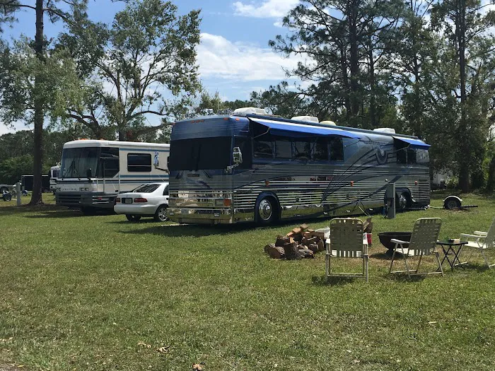 Palm & Pines RV Park Picture 10