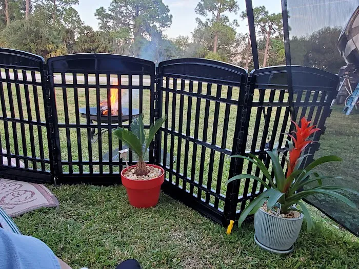 Palm & Pines RV Park Picture 8