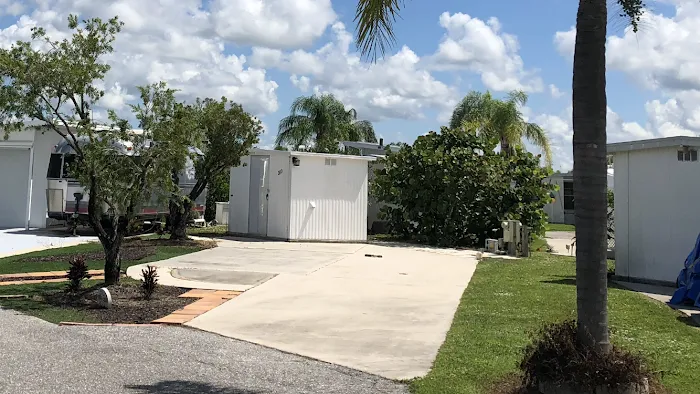 Don's RV Lots at Paradise Park Picture 3