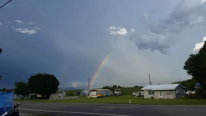 Summer Breeze RV Park Picture 5