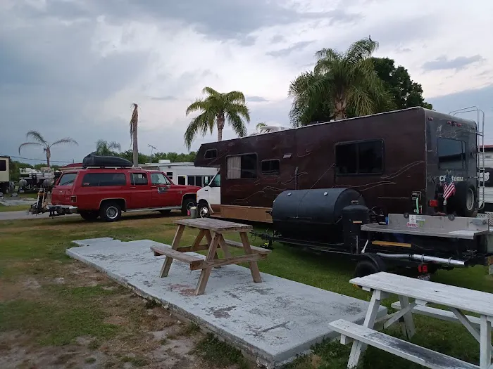 Summer Breeze RV Park Picture 2