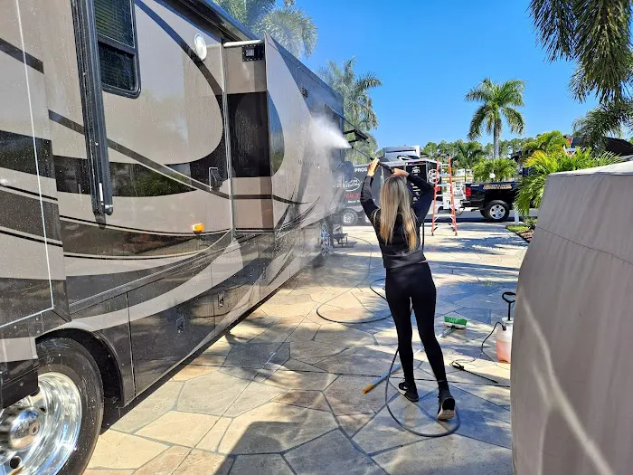 Golden Palms Luxury Motorcoach Resort Picture 6