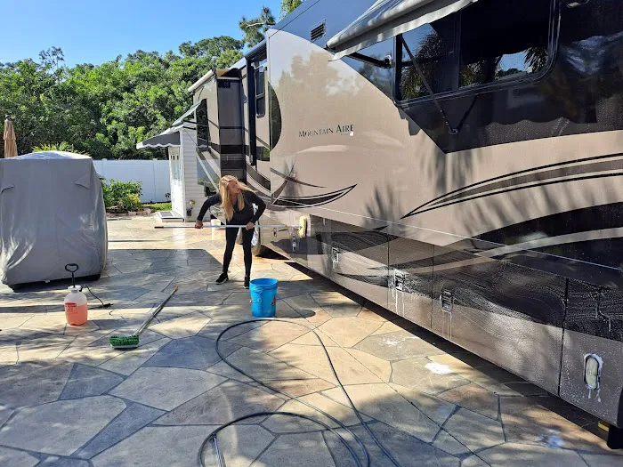 Golden Palms Luxury Motorcoach Resort Picture 7