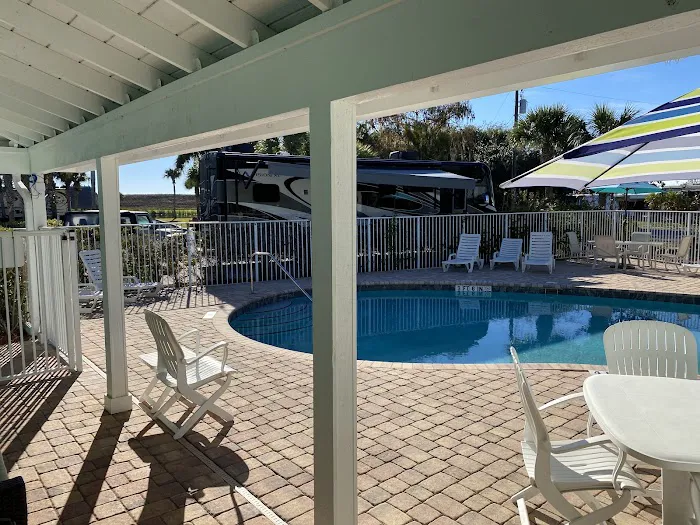 Water's Edge Motor Coach & RV Resort Picture 1