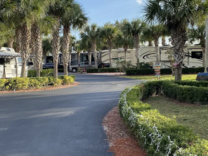 Water's Edge Motor Coach & RV Resort Picture 3