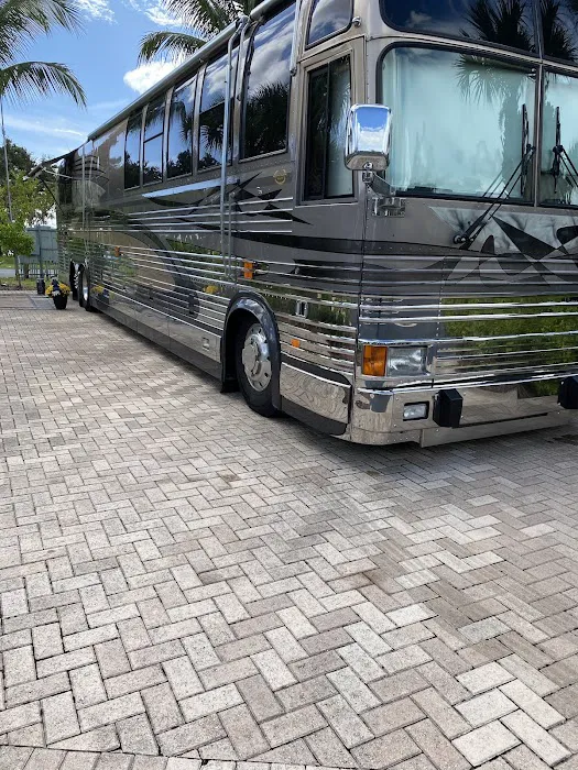 Water's Edge Motor Coach & RV Resort Picture 4