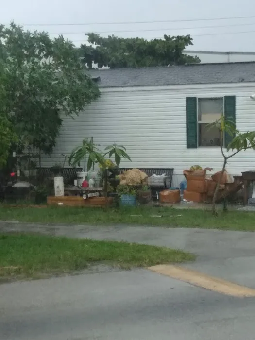 Lakeside Mobile Home Park Picture 5