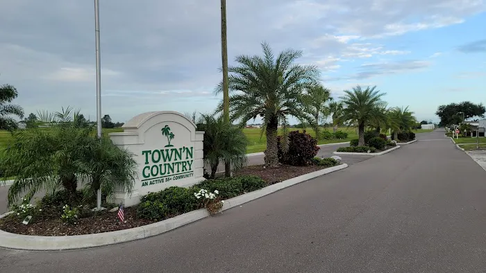 Town 'n Country Mobile Home Park Picture 3