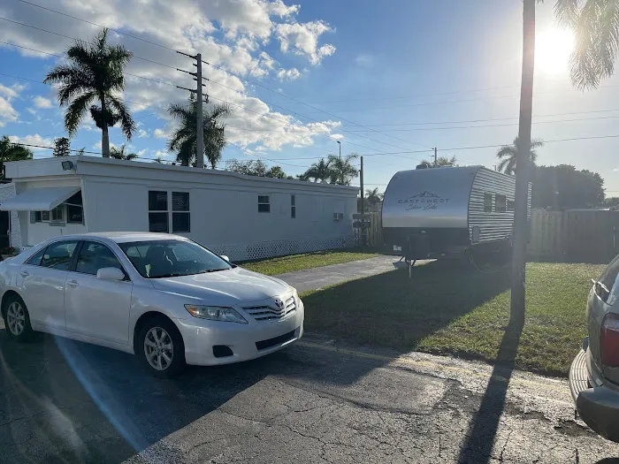 Flamingo Resort Mobile Home & RV Park Picture 3