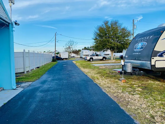 Lakeside North RV Resort Picture 7