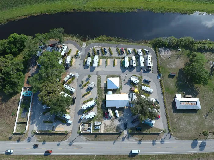 Lake Okeechobee RV Park Picture 10