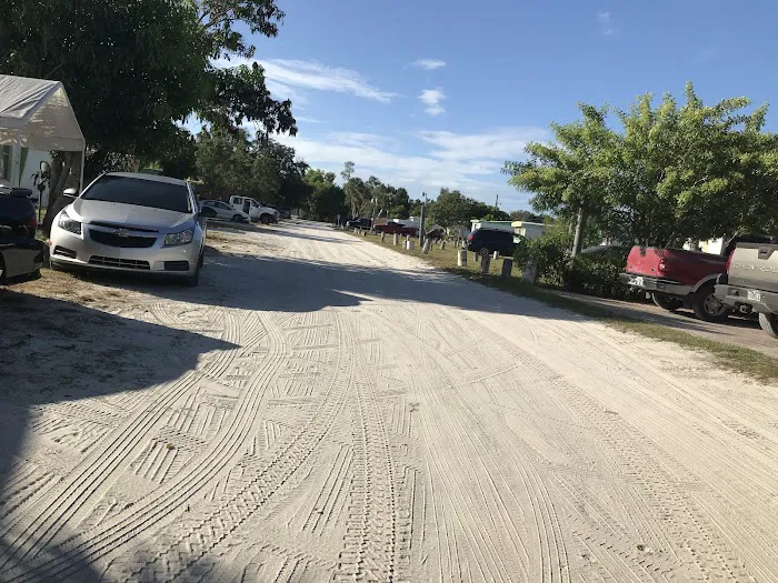 Saldivar Mobile Home Park Picture 6