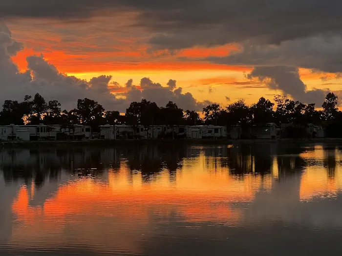 Water's Edge RV Resort Picture 1