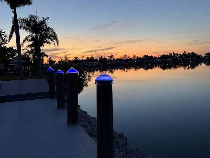 Water's Edge RV Resort Picture 4