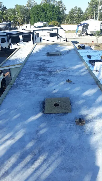 Water's Edge RV Resort Picture 9