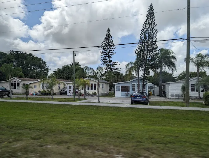 Covered Wagon Travel Trailer Park Picture 2