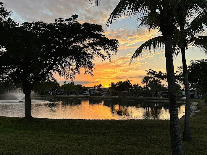 Gulf Waters RV Resort / Fort Myers Beach Picture 1