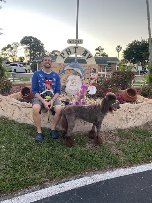 Palm Beach Traveler RV Park Picture 8