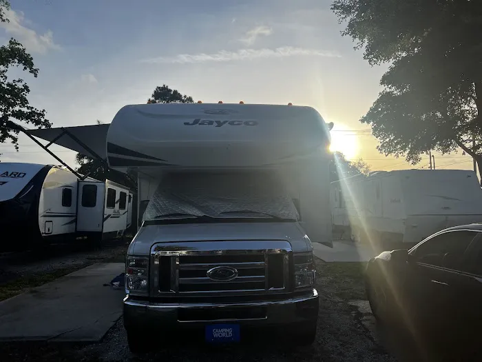 Palm Beach Traveler RV Park Picture 5