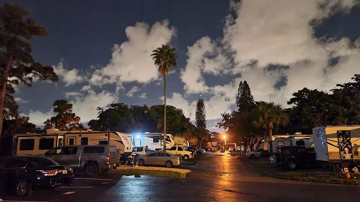 Palm Beach Traveler RV Park Picture 4