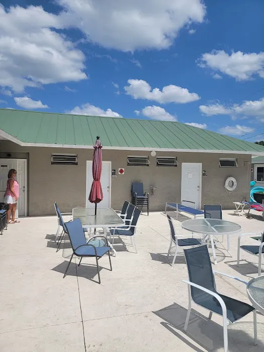 Palm Lake RV Resort Picture 9