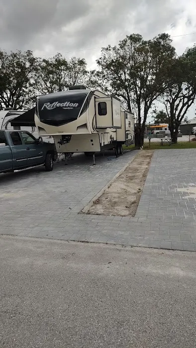 Endless Summer RV Resort Picture 1