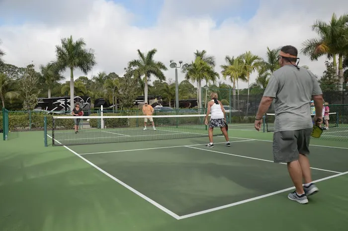 Naples Motorcoach RV Resort Picture 6