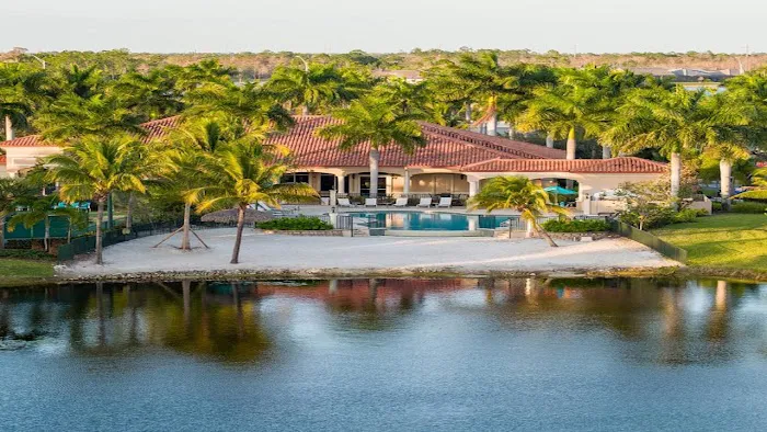Naples Motorcoach RV Resort Picture 4