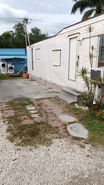 Caloosa Mobile Home Estates Picture 1
