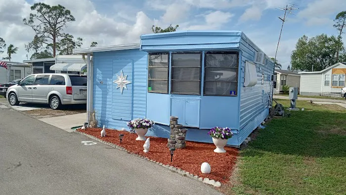Sunseekers RV Resort Picture 2
