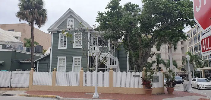 Tara Woods Picture 10