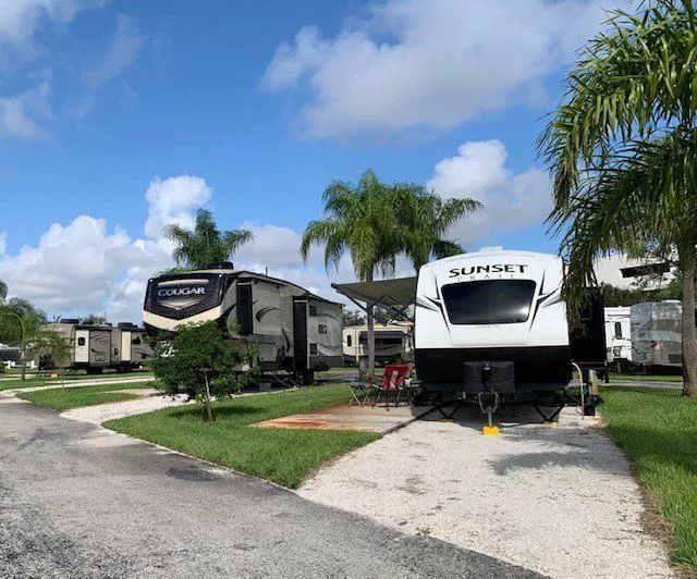 Del-Raton RV Park & Trailer Sales Picture 2