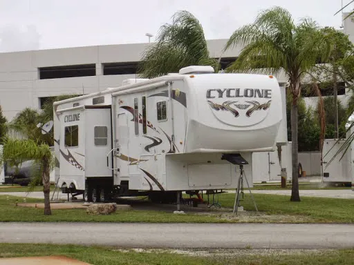 Del-Raton RV Park & Trailer Sales Picture 10