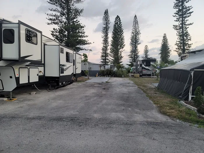 Highland Pines RV Resort Picture 2