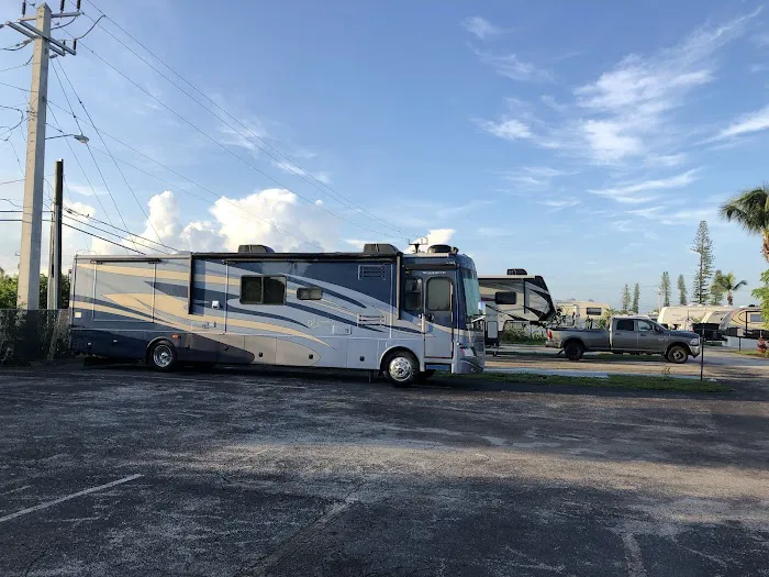 Highland Pines RV Resort Picture 7