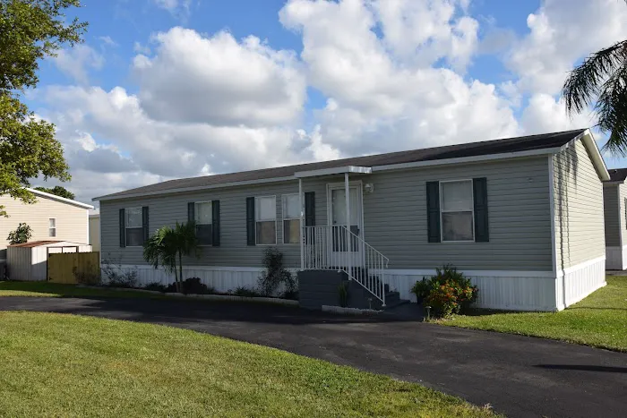 Western Hills Manufactured Home Community Picture 3