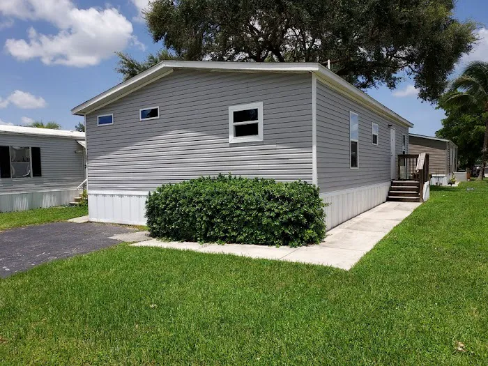 Sunshine Village Davie Picture 3