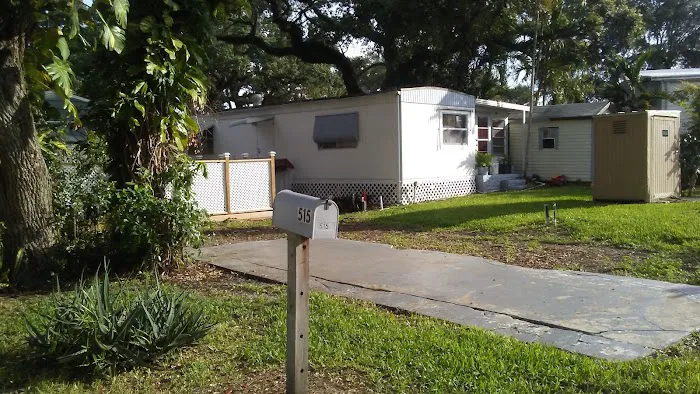 Holiday Mobile Estates Picture 10