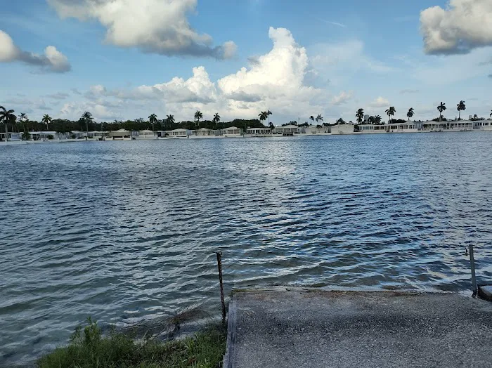 Pembroke Park Lakes Mobile Picture 5