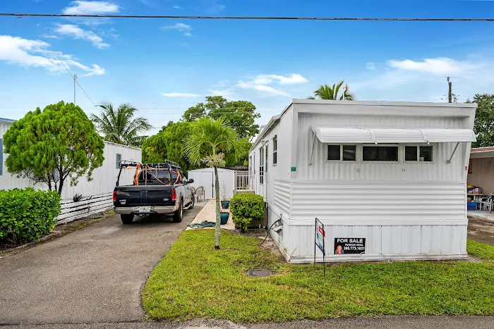 Pembroke Park Lakes Mobile Picture 3