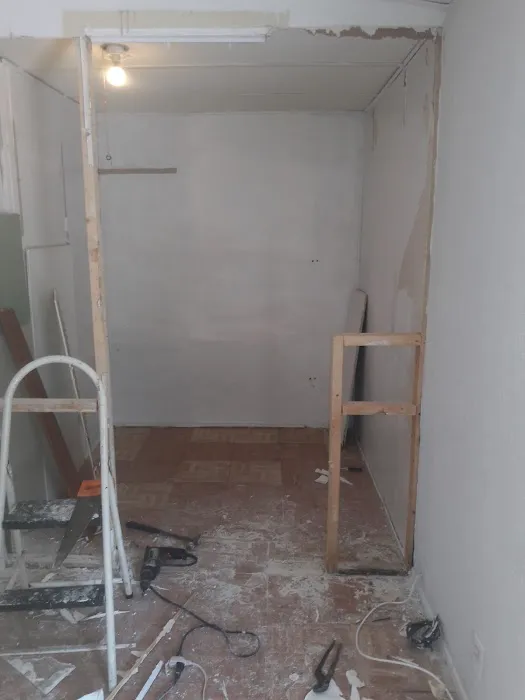 Americana Village Condominium Picture 5