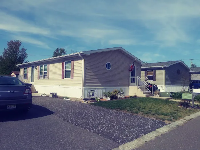 Pine Crest Village Picture 2