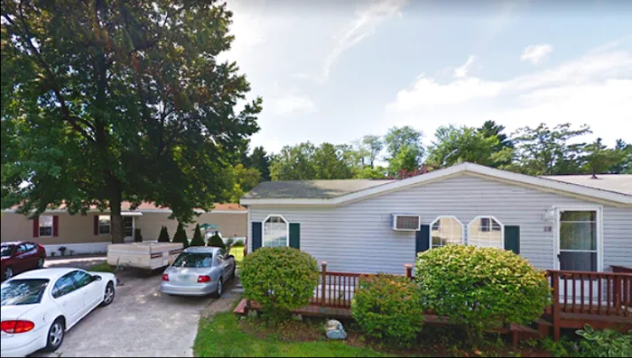 Litchfield Estates Mobile Home Park Picture 3