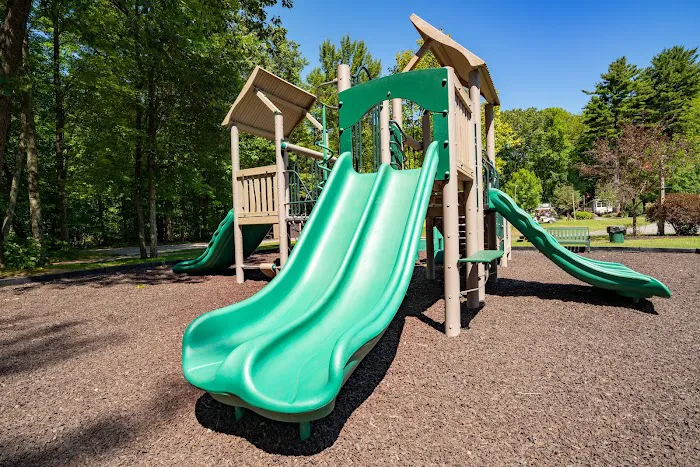 Sun Retreats Adirondack Gateway Picture 1