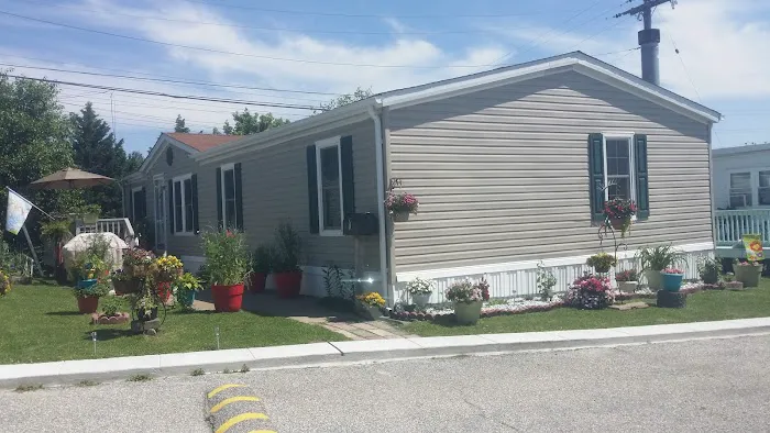 Cool Breeze Mobile Home Park Picture 3