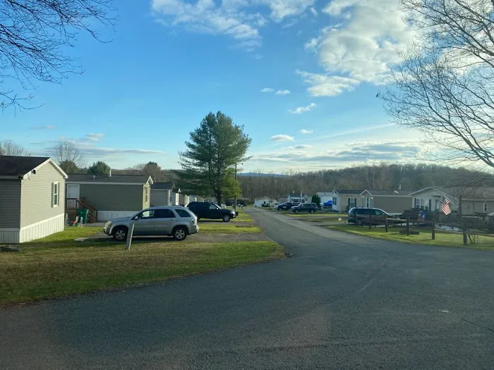 Benton Hills Mobile Home Park Picture 3