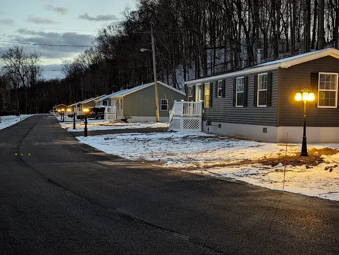 Whitestown Homes Picture 1