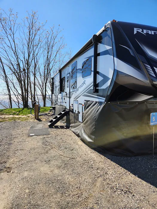 Bay Front Mobile Home Court & RV Picture 9