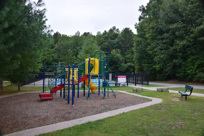 New Twin Lakes Village Manufactured Home Community Picture 9