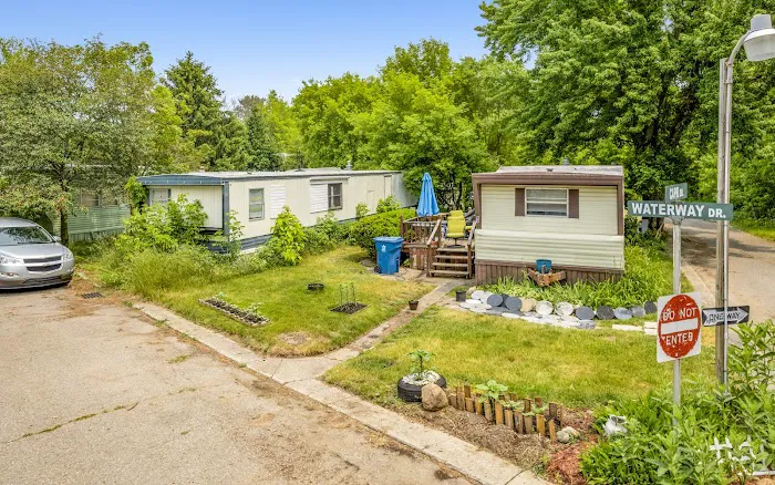 Fairlane Estates Picture 4